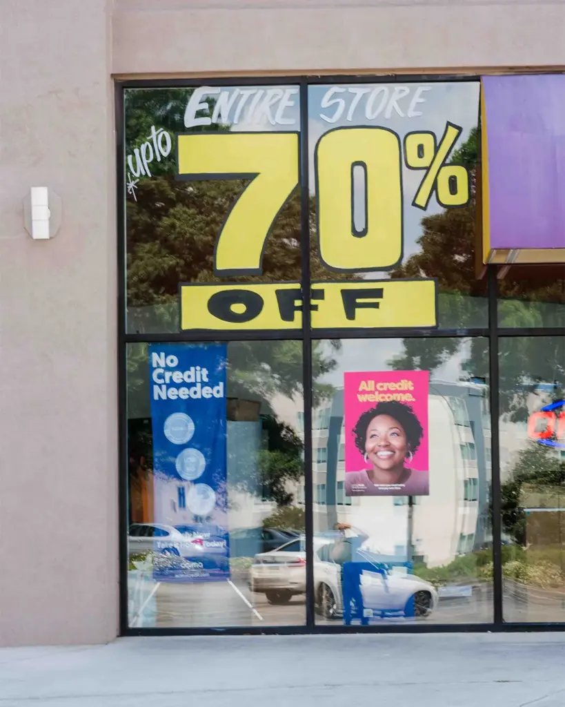 Compare Deals window showing 70 percent off and No Credit Needed
