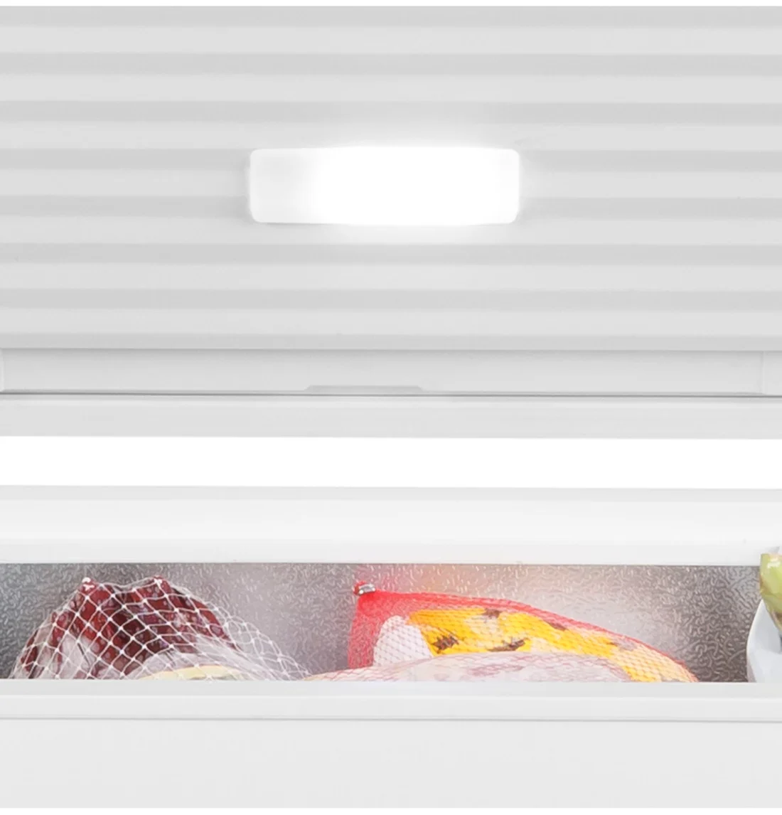 Frigidaire FCM9SRWW Chest Freezer photo 8