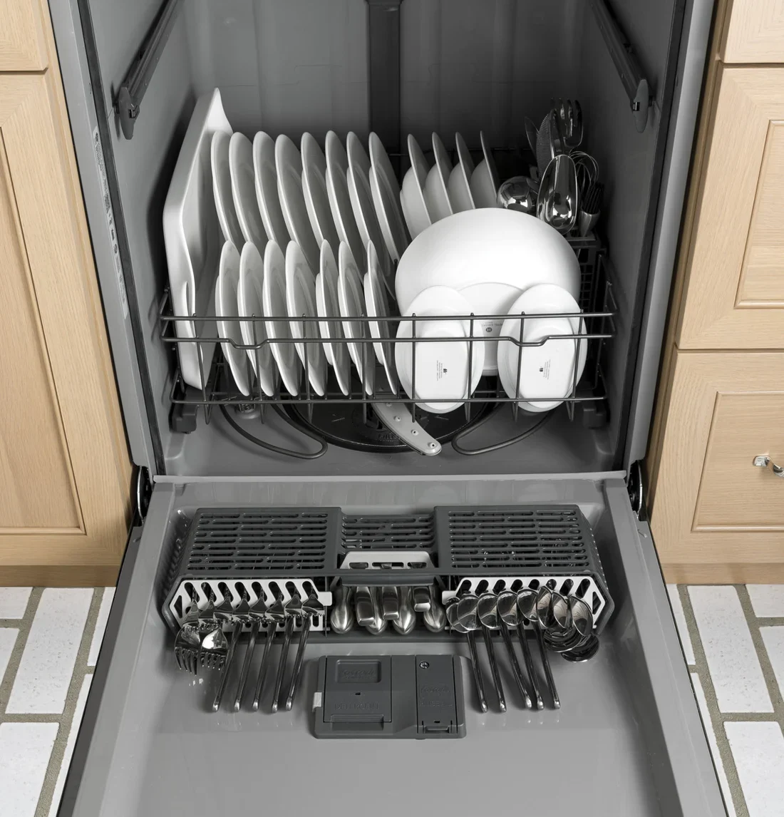 GE GDF520PGJWW Built-In Dishwasher photo 4