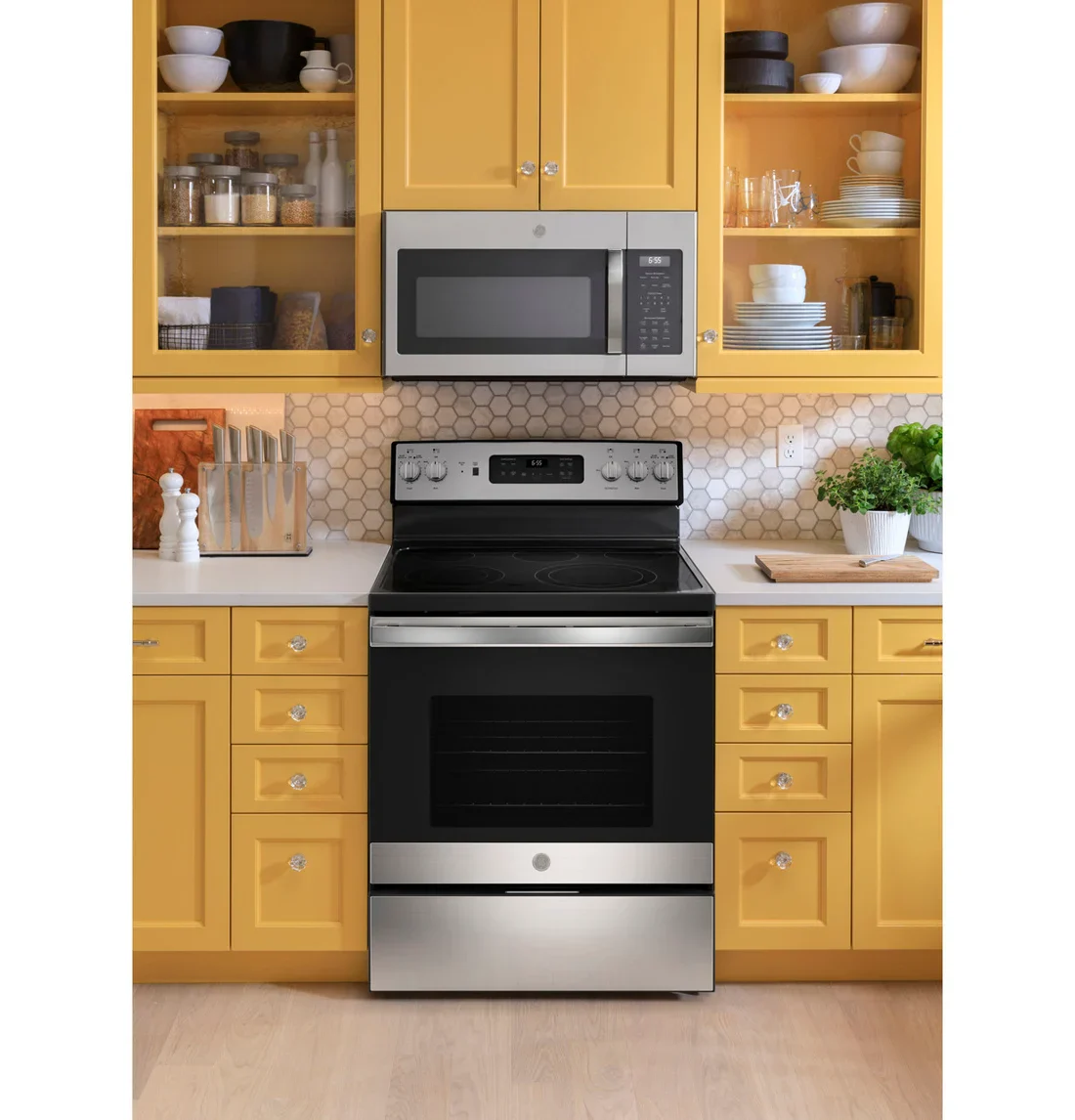 GE JB655YKFS Freestanding Electric Range features