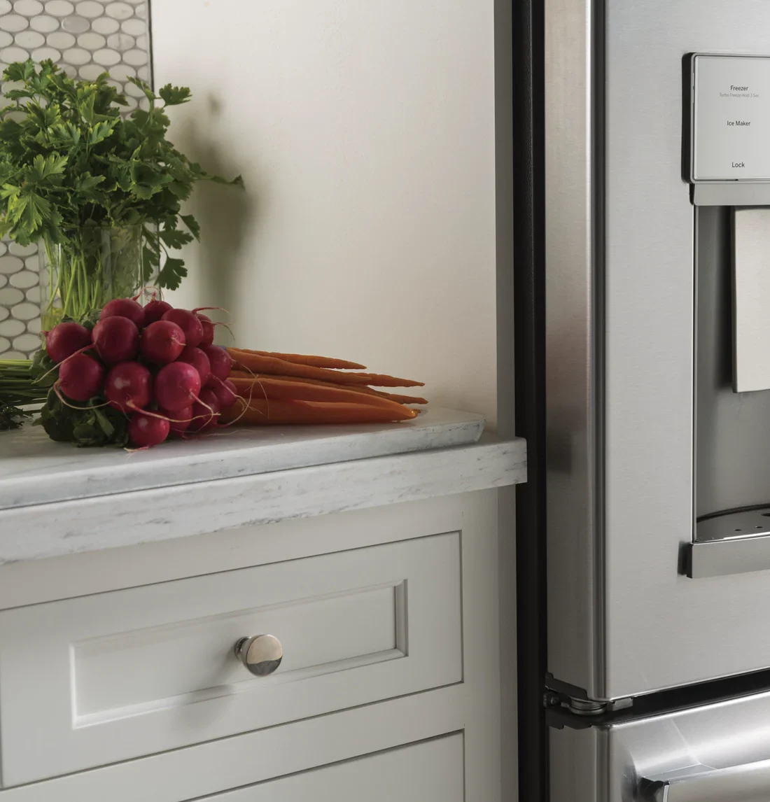 GE PYE22KMKES French-Door Refrigerator features