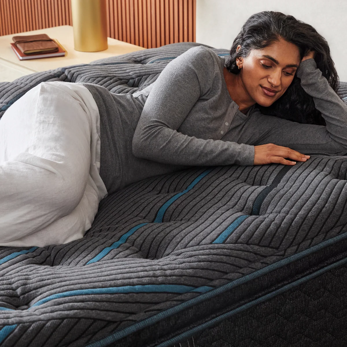 Beautyrest Beautyrest Level Two Plush mattress — Compare Deals mattress outlet serving Forest Park GA