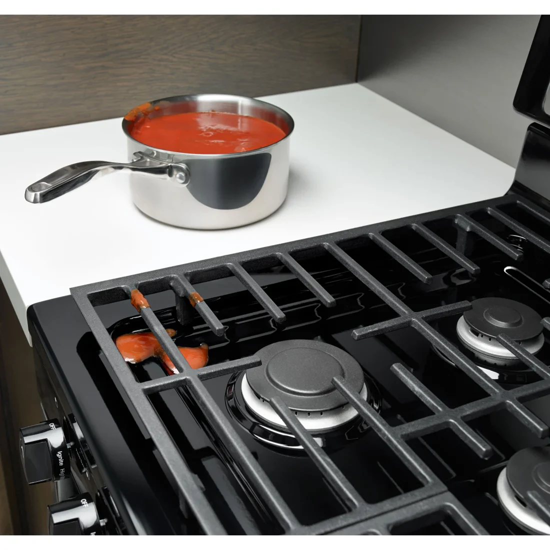 Whirlpool WFG505M0BW Freestanding Gas Range features